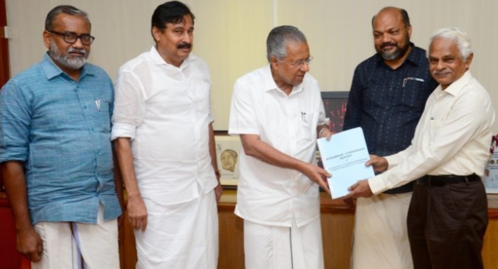 മുനമ്പം വഖഫ് ഭൂമി തർക്കം: ജസ്റ്റിസ് സി എൻ രാമചന്ദ്രൻ നായർ കമ്മീഷൻ സർക്കാരിന് അന്തിമ റിപ്പോർട്ട്‌ സമർപ്പിച്ചു