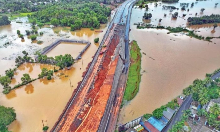 കൂരിയാട് നിര്‍മാണത്തിലിരുന്ന ദേശീയ പാത വീണ്ടും തകര്‍ന്നു