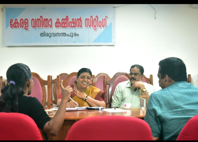 ഇന്റേണല്‍ കമ്മിറ്റി ഫലപ്രദമായി പ്രവര്‍ത്തിക്കാത്തതില്‍ മാധ്യമ സ്ഥാപനങ്ങളും: വനിതാ കമ്മീഷന്‍