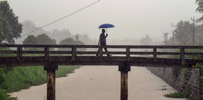 സംസ്ഥാനത്ത് ഇന്ന് അതിതീവ്ര മഴ അഞ്ച് ജില്ലകളിൽ റെഡ് അലേർട്ട്