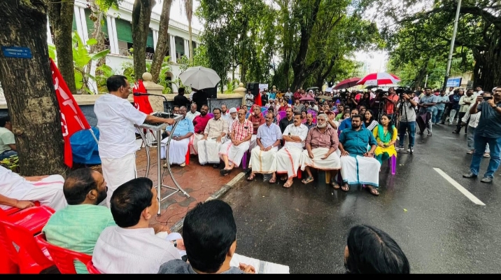 കേരള ഗവർണർക്കെതിരെ CITU തിരുവനന്തപുരം ജില്ലാ കമ്മറ്റി സംഘടിപ്പിച്ച രാജ്ഭവൻ മാർച്ച്‌ :