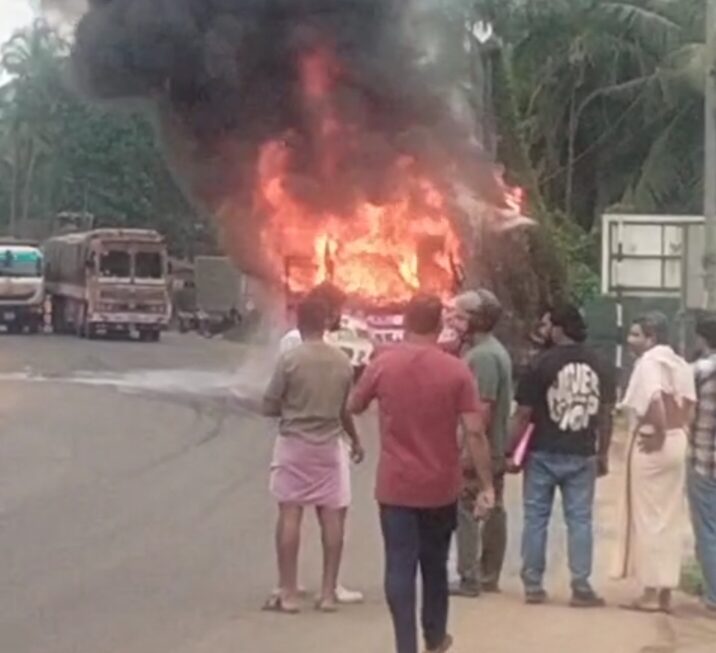 കൊണ്ടോട്ടിയിൽ ഓടിക്കൊണ്ടിരുന്ന സ്വകാര്യ ബസ് കത്തിനശിച്ചു; ദുരന്തമൊഴിവായത് തലനാരിഴക്ക്