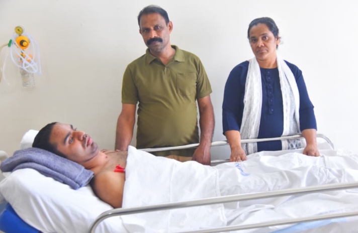 അവന്‍ പൂര്‍ണ ആരോഗ്യത്തോടെ തിരിച്ചുവരും’; തളരാതെ കൂട്ടിരുന്ന് തോമസും ഏലിയാമ്മയും
