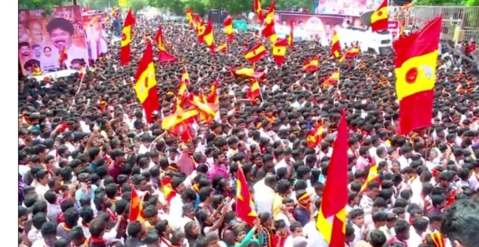 ഞാനിതാ വരുന്നു , വിജയ് പറഞ്ഞു, സ്വീകരിക്കാൻ പതിനായിരങ്ങൾ ഒഴുകിയെത്തി; ടിവികെ മെഗാ റാലിക്ക് തുടക്കം