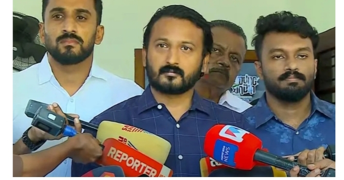 രാഹുൽ മാങ്കൂട്ടത്തിലിന് നിയമസഭയില്‍ പ്രത്യേക ബ്ലോക്ക്; പങ്കെടുക്കരുതെന്ന് വിഡി സതീശന്‍; കോണ്‍ഗ്രസില്‍ തിരക്കിട്ട ചര്‍ച്ച: