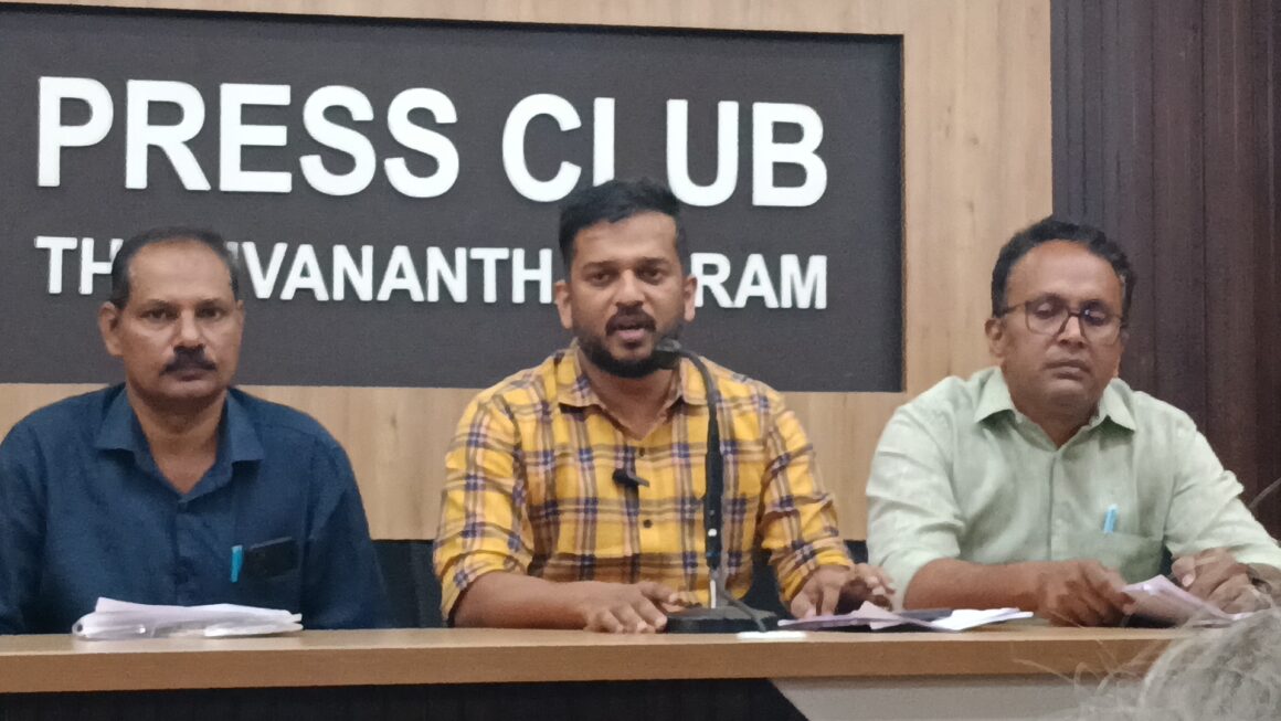 പാതിവിലത്തട്ടിപ്പ് അന്വേഷണം അട്ടിമറിക്കാനുള്ള നീക്കത്തിനെതിരെ ആം ആദ്‌മി പാർട്ടിയുടെ നിയമസഭാ മാർച്ച്