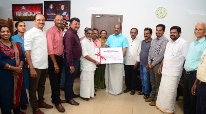 കെ.എസ്.എഫ്.ഇ സർക്കാരിന് ഗ്യാരൻ്റി കമ്മീഷനായി ₹81.39 കോടി രൂപ കൈമാറി; ധനകാര്യ സ്ഥാപനങ്ങൾക്ക് കേരളാ മോഡൽ: ധനമന്ത്രി
