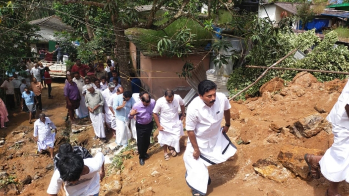 അടിമാലി മണ്ണിടിച്ചൽ: മന്ത്രി റോഷി അഗസ്റ്റിൻ സന്ദർശിച്ചു