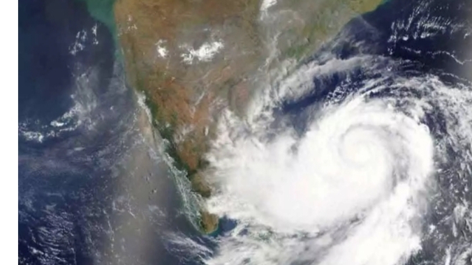 മോൺ ഥാ ചുഴലിക്കാറ്റ് ശക്തിപ്രാപിക്കുന്നു; ആന്ധ്ര, ഒഡിഷ,ബംഗാൾ സംസ്ഥാനങ്ങളിൽ അതിജാഗ്രത നിർദേശം