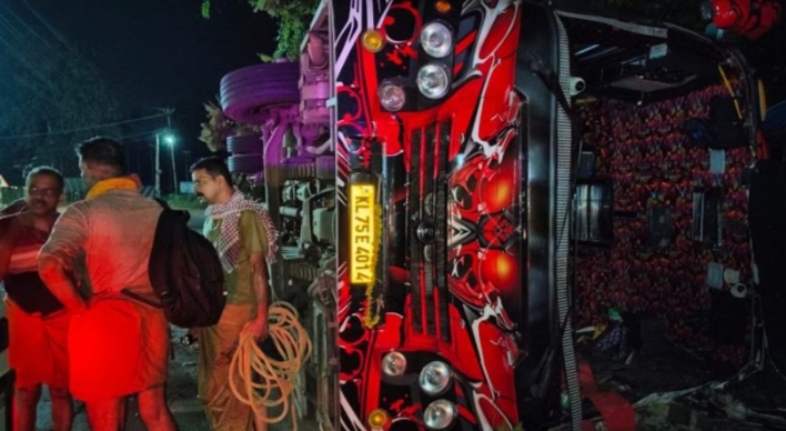 കുറവിലങ്ങാട് ടൂറിസ്റ്റ് ബസ് അപകടം; ഒരാള്‍ മരിച്ചു; 18 പേരുടെ നില ഗുരുതരം