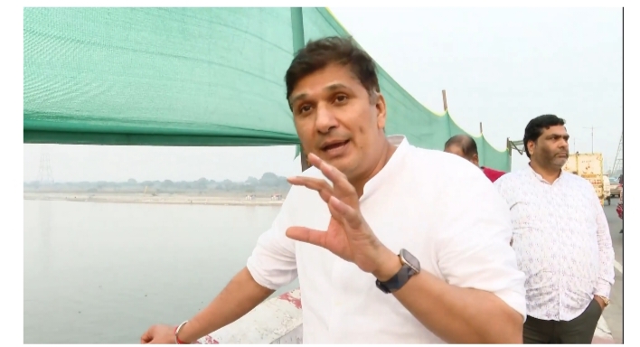 ഛാഠ് പൂജ: മോദിക്ക് കുളിക്കാൻ കുടിവെള്ളംകൊണ്ട് ‘കൃത്രിമ യമുന’, ഭക്തർ മലിനജലത്തിൽ; ആരോപണവുമായി AAP