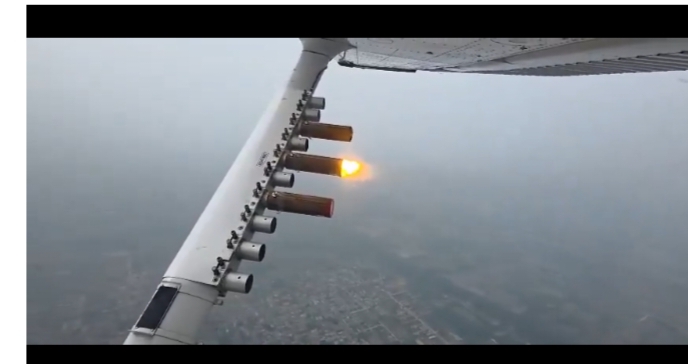 ഡൽഹി നഗരത്തിൽ ക്ലൗഡ് സീഡിങ് നടത്തി, കൃത്രിമ മഴ ഉടൻ പെയ്യുമെന്ന് പ്രതീക്ഷ