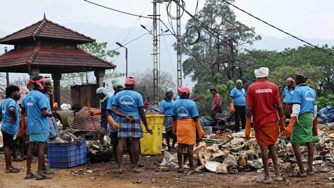 അയ്യന്റെ പൂങ്കാവനത്തെ പുണ്യമാക്കി ‘വിശുദ്ധി സേന