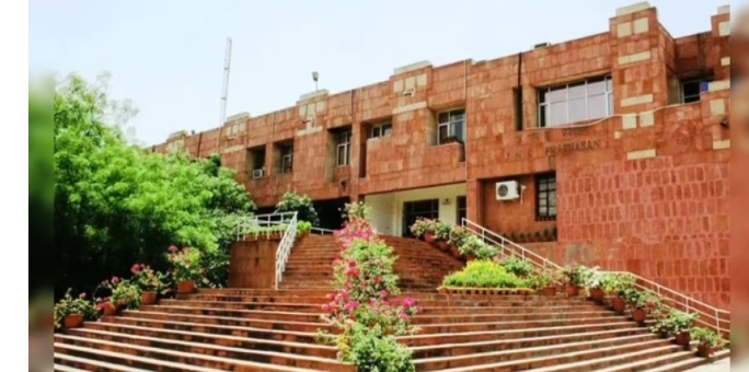 കലാലയ സർഗാത്മകതയിൽ നിന്ന് കോടതി വ്യവഹാരങ്ങളുടെ കേന്ദ്രമായി ജെഎൻയു മാറുന്നു