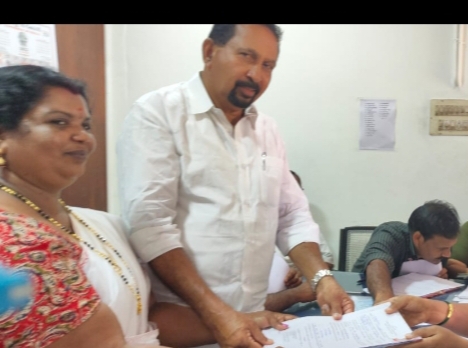 AIADMK സ്ഥാനാർത്ഥിയായി കെ കലയെ തിരുവനന്തപുരം നെയ്യാറ്റിൻകര പെരുമ്പഴുതൂർ വാർഡിൽ നാമനിർദ്ദേശ പട്ടിക സമർപ്പിച്ചു