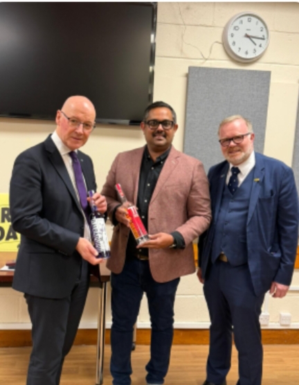 സ്കോട്ട്ലൻഡിലെ തിരഞ്ഞെടുപ്പ് കൺവെൻഷനിൽ താരമായി മലയാളി ‘മണവാട്ടിയും’; ഫസ്റ്റ് മിനിസ്റ്ററുടെ കൈയ്യൊപ്പുമായി മലയാളി ബ്രാൻഡ് ലേലത്തിൽ