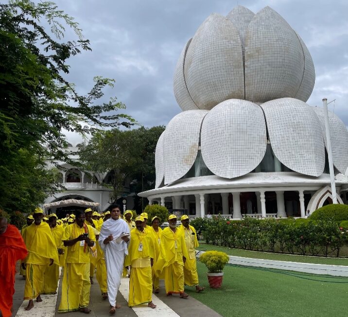 ശിവഗിരി തീർത്ഥയാത്ര സംഘം ശാന്തിഗിരി ആശ്രമം സന്ദർശിച്ചു.