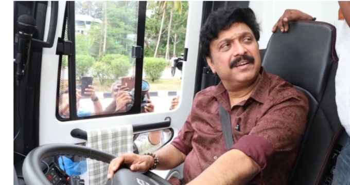 ഉമ്മൻ ചാണ്ടി എന്നെ ചതിച്ചു, ദ്രോഹിച്ചു, എന്‍റെ കുടുംബം ഇല്ലാതാക്കി, മന്ത്രിസ്ഥാനത്തും പറ്റിച്ചു : ഗണേഷ് കുമാർ