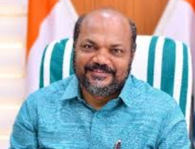 എല്ലാ പഞ്ചായത്തുകളിലും സൗജന്യ മെഡിക്കൽ സ്റ്റോറുകൾ ആരംഭിക്കും – മന്ത്രി പി രാജീവ്