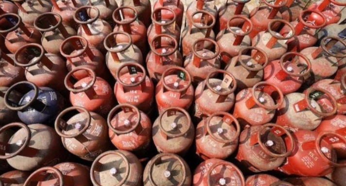 രാജ്യത്ത് പെട്രോൾ, ഡീസൽ, എൽപിജി ക്ഷാമമില്ലെന്ന് കേന്ദ്ര പെട്രോളിയം മന്ത്രാലയം.