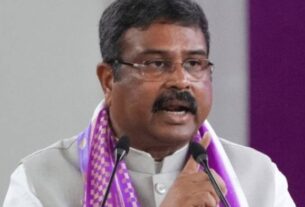 കേന്ദ്ര വിദ്യാഭ്യാസ മന്ത്രി ധർമേദ്ര പ്രാധാൻ രാജിവെച്ചു. CJP യ്ക്ക് കേന്ദ്രം വഴങ്ങി.
