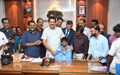 റസിഡൻഷ്യൽ ഹോസ്റ്റലുകളിൽ താമസിച്ച് പഠനം നടത്തുന്ന കുട്ടികൾക്കായുള്ള ഓണക്കോടി വിതരണം ചെയ്തു.